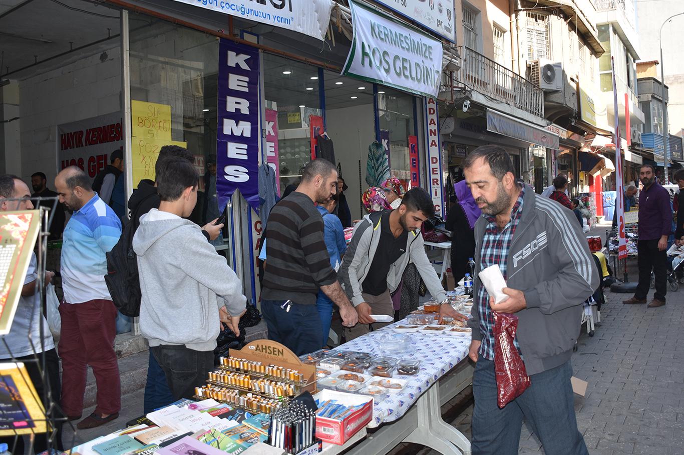 Adana’da MEKTEB-DER ihtiyaç sahibi öğrenciler yararına kermes düzenledi